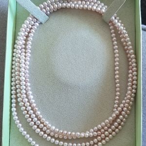 Ross Simon's pink pearl necklace